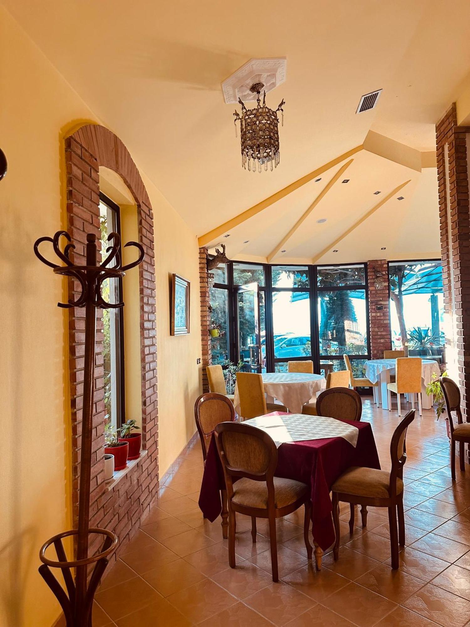 Hotel Saint Marena Поградец Екстериор снимка