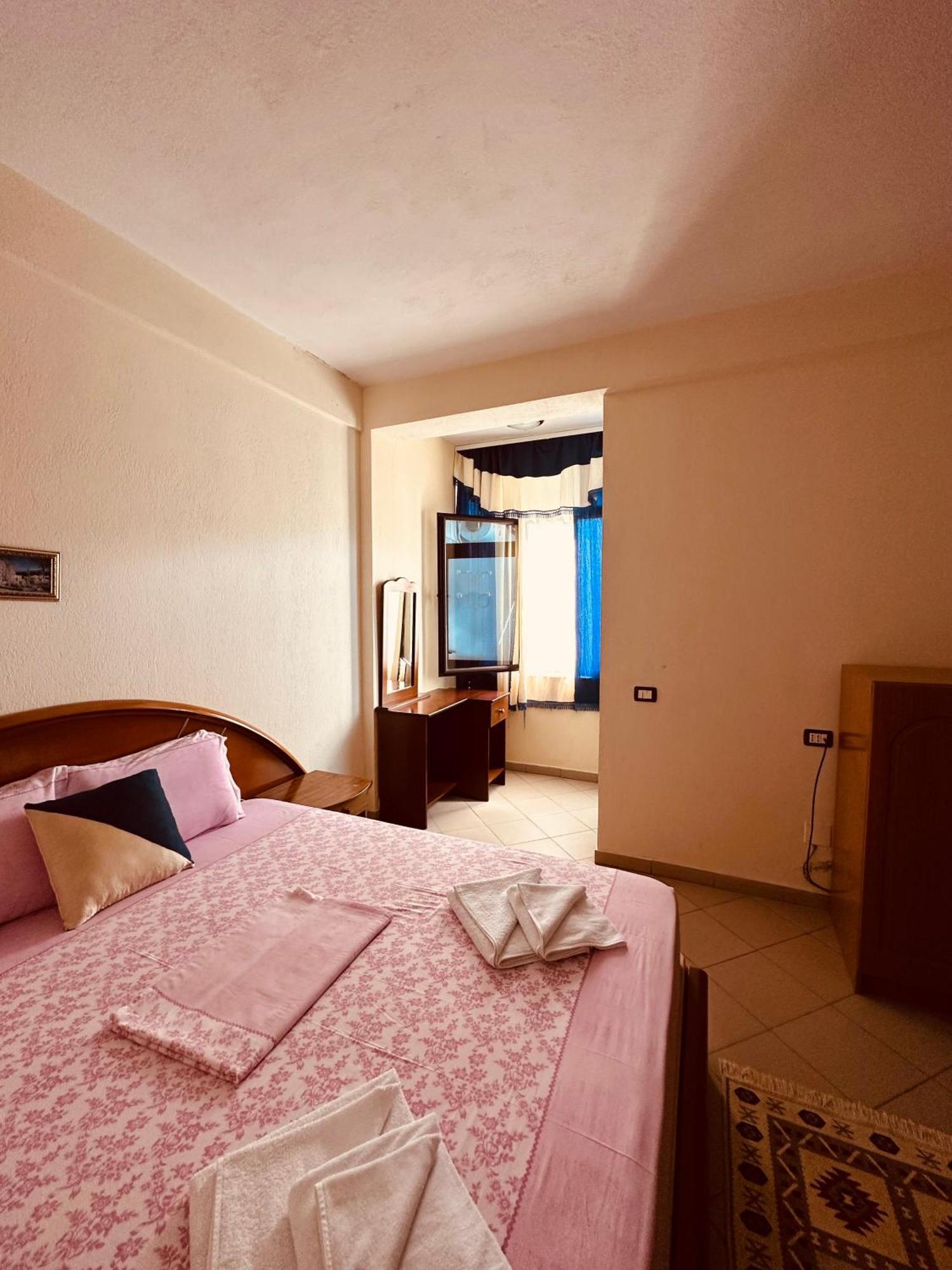 Hotel Saint Marena Поградец Стая снимка