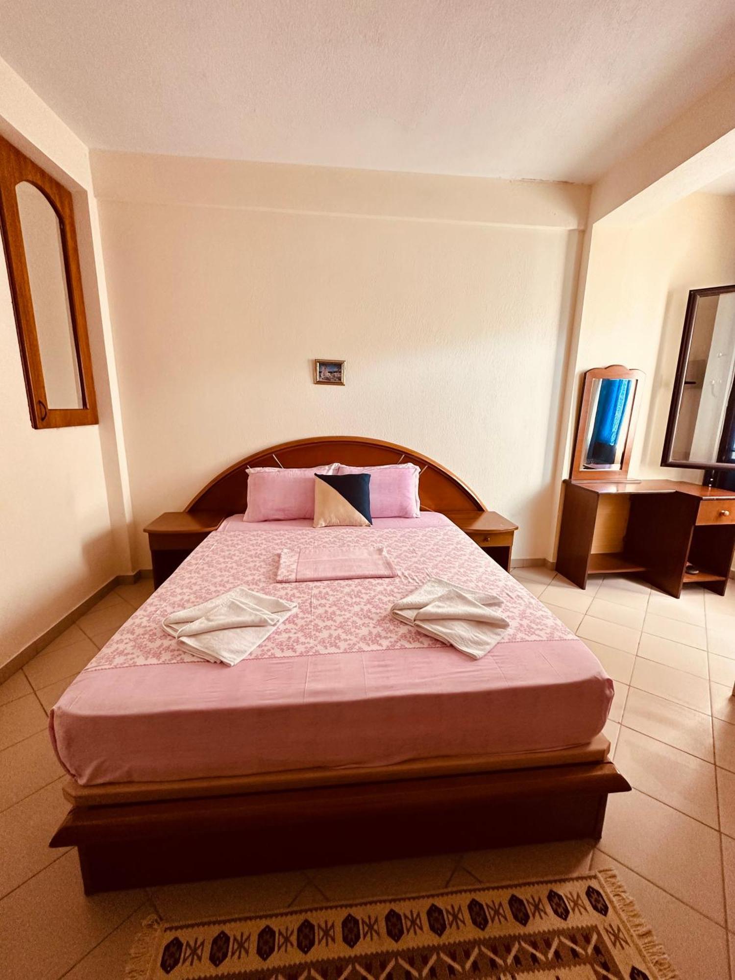 Hotel Saint Marena Поградец Екстериор снимка