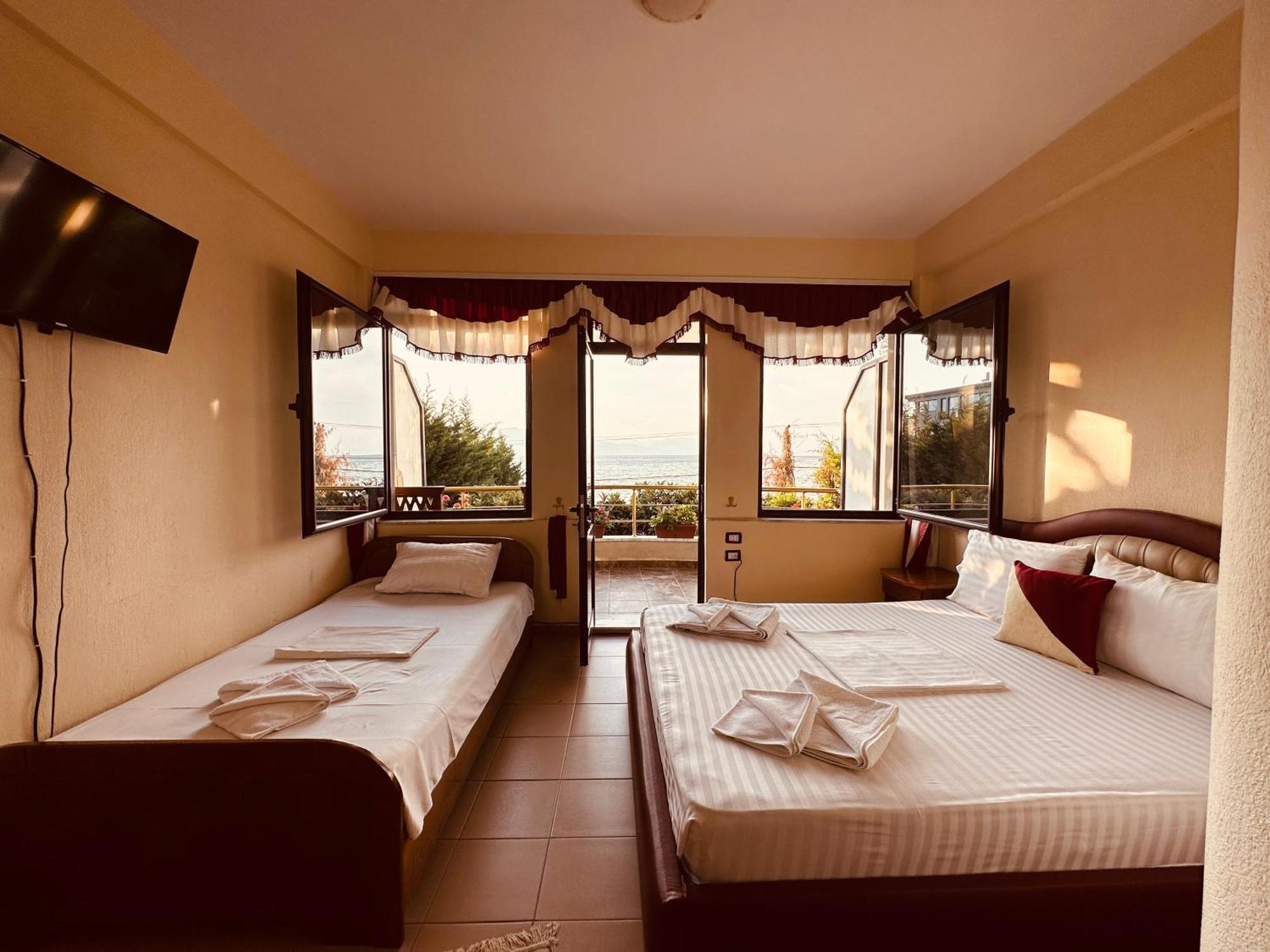 Hotel Saint Marena Поградец Екстериор снимка